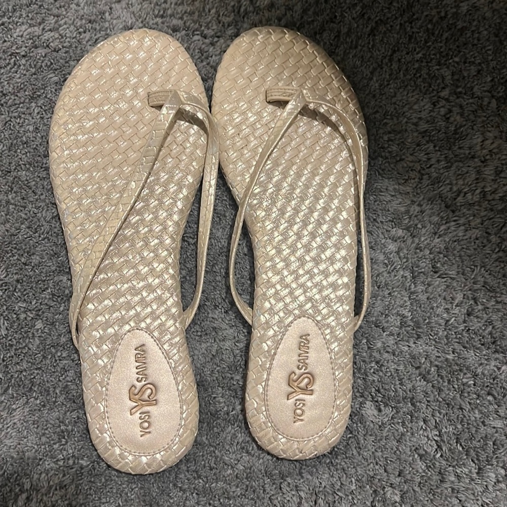 Good textured todo Samra sandals